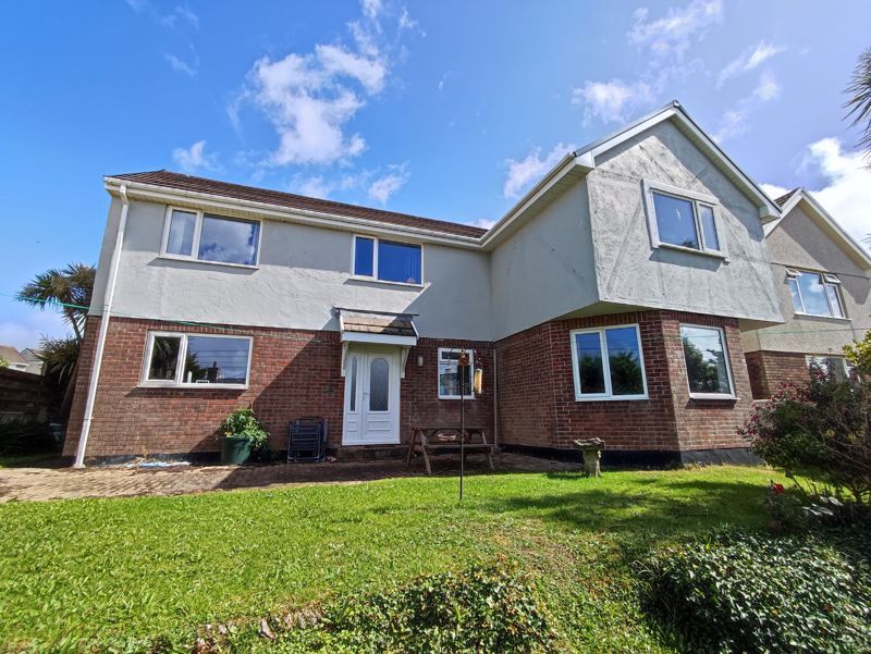 5 bed detached house for sale in Mount Close, Tregunnel Park, Newquay