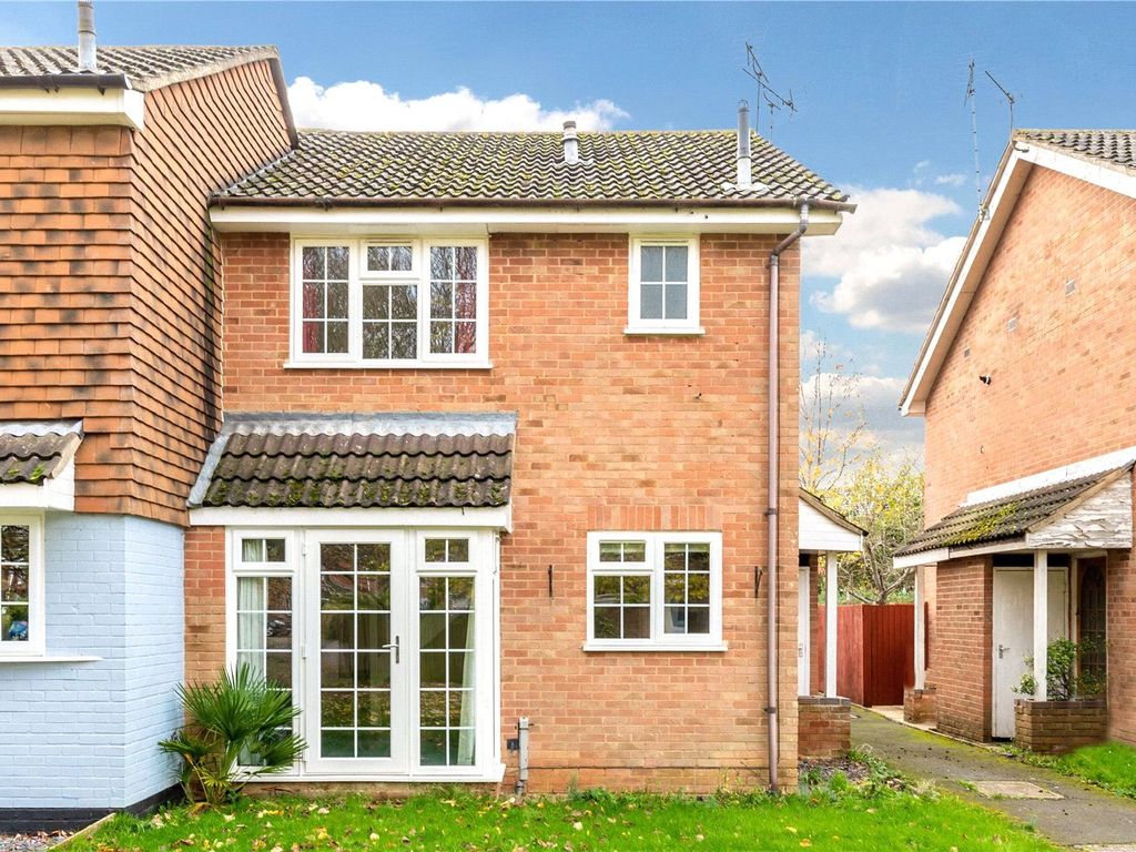 Small Crescent Buckingham MK18  