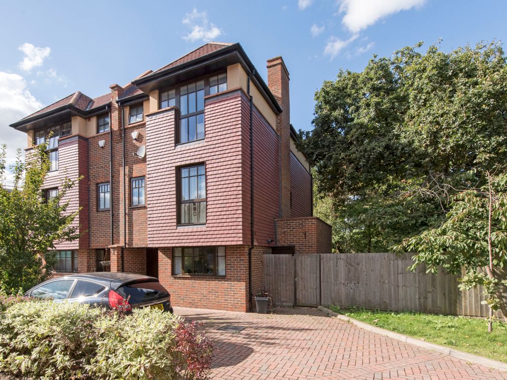 West Lodge Avenue, Acton W3