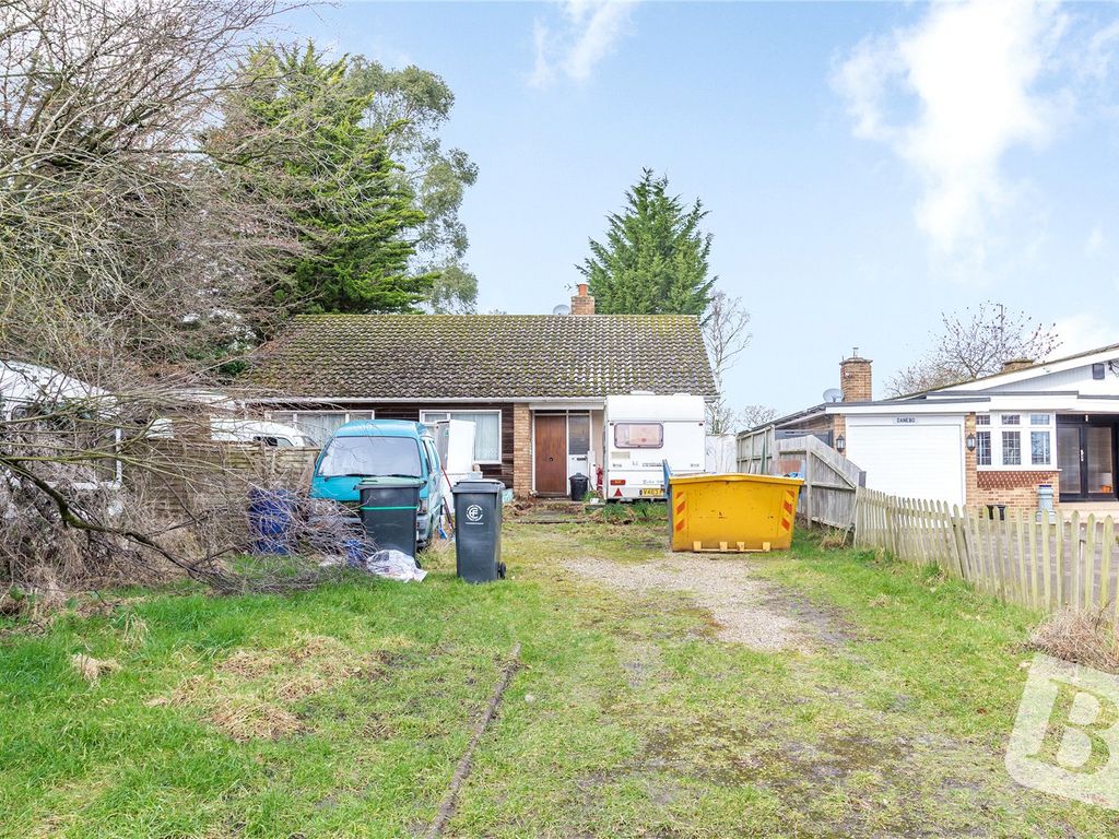 3 bed bungalow for sale in London Road, Stanford Rivers, Ongar, Essex