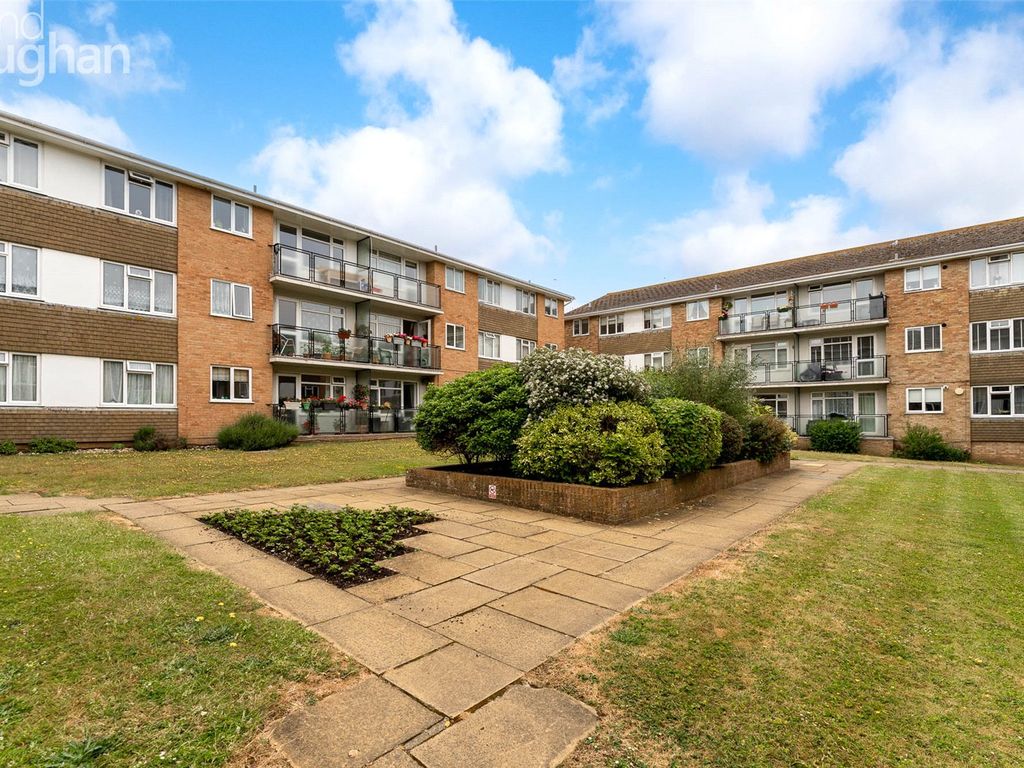 2 bed flat for sale in Westbrook, Lustrells Vale, Saltdean, Brighton