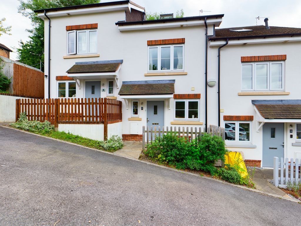 3 bed terraced house for sale in Hillview Gardens, High HP13