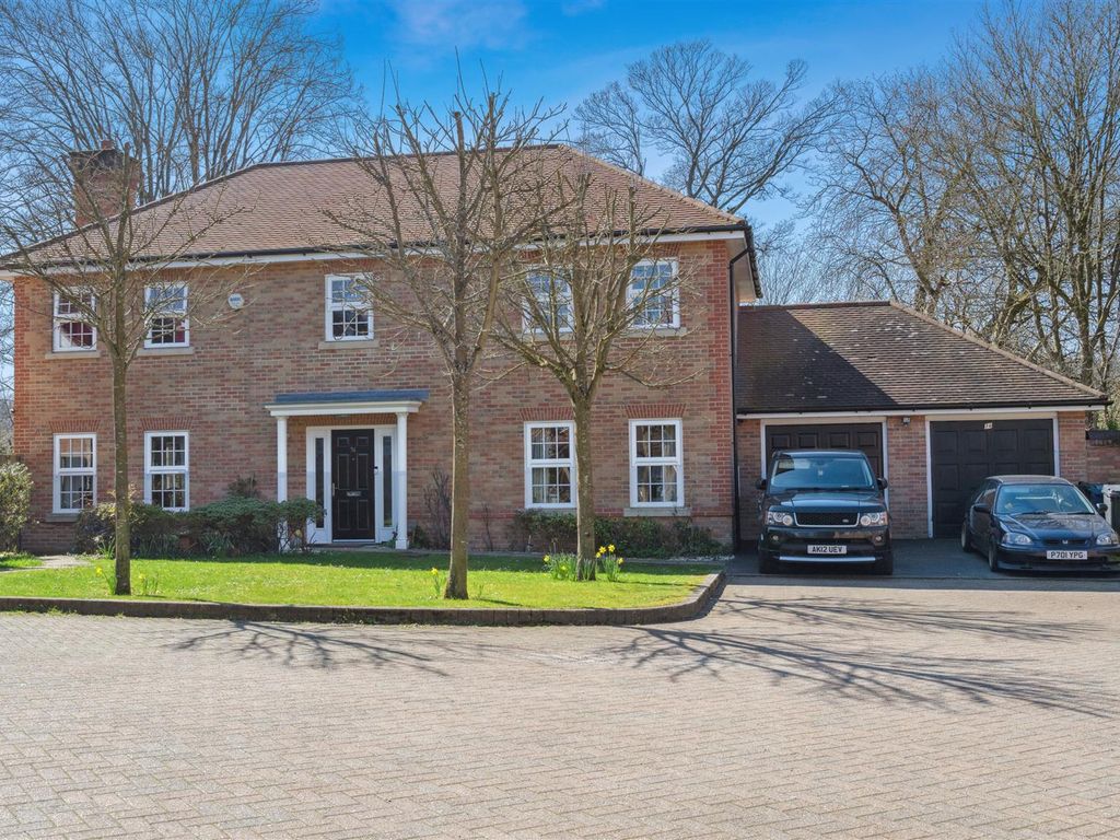 4 bed detached house for sale in Copperfields, High HP12 Zoopla