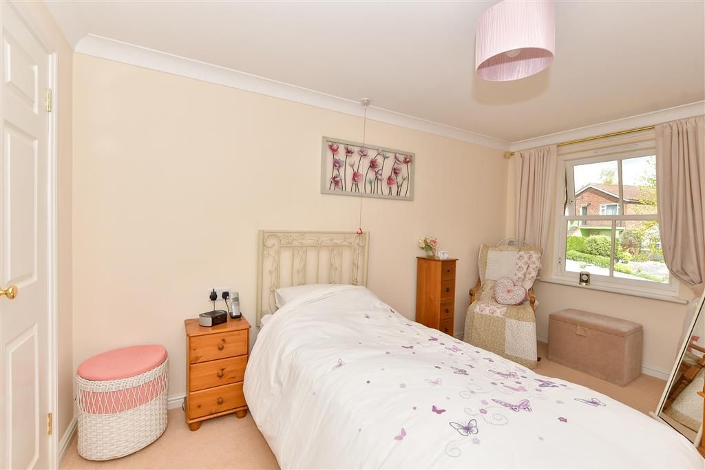 1 bed flat for sale in Glen View, Gravesend, Kent DA12, £85,000 Zoopla