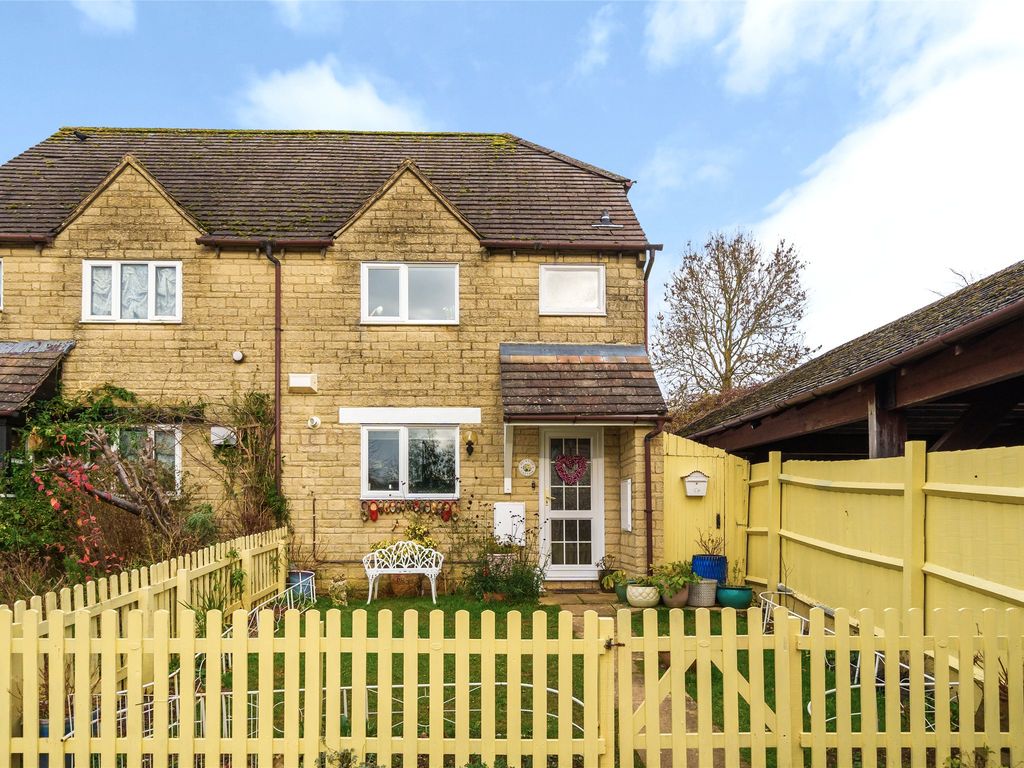 3 bed end terrace house for sale in Freame Close, Chalford, Stroud