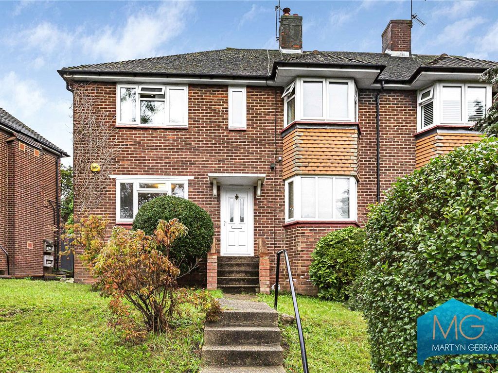 2 bed for sale in Castlewood Road, Cockfosters, EN4