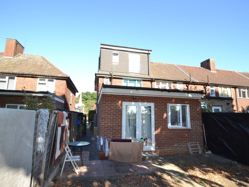 5 bed end terrace house for sale in Lodge Avenue, Becontree, Dagenham