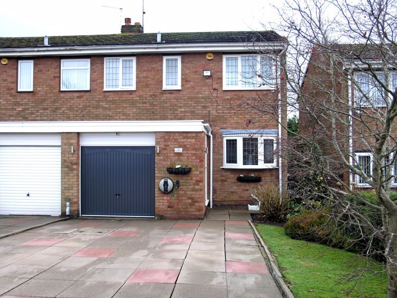 3 bed semidetached house for sale in Chichester Drive, Quinton
