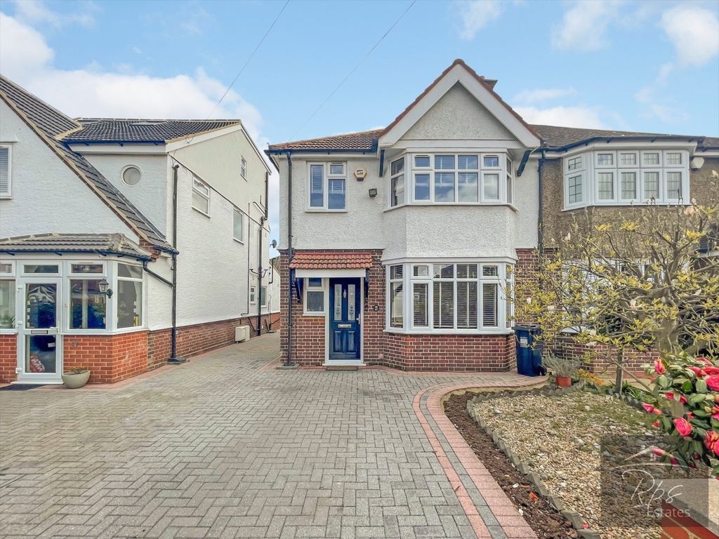 3 bed semidetached house to rent in Blossom Waye, Heston TW5 Zoopla