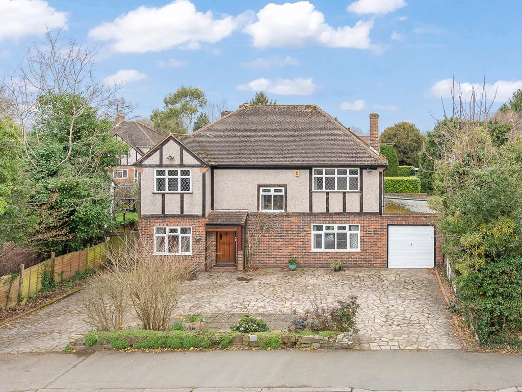 4 bed detached house for sale in Coulsdon Road, Old Coulsdon, Coulsdon