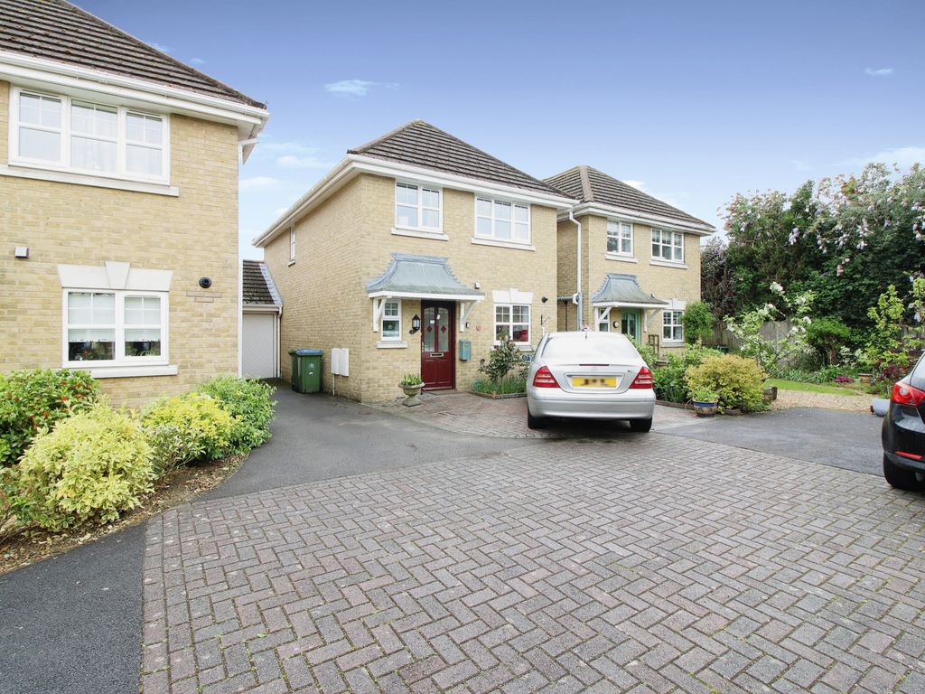 3 bed linkdetached house for sale in Atherley Court, Shirley