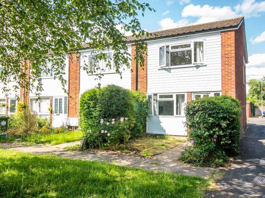 2 bed end terrace house for sale in Gainsborough Close, Cambridge CB4