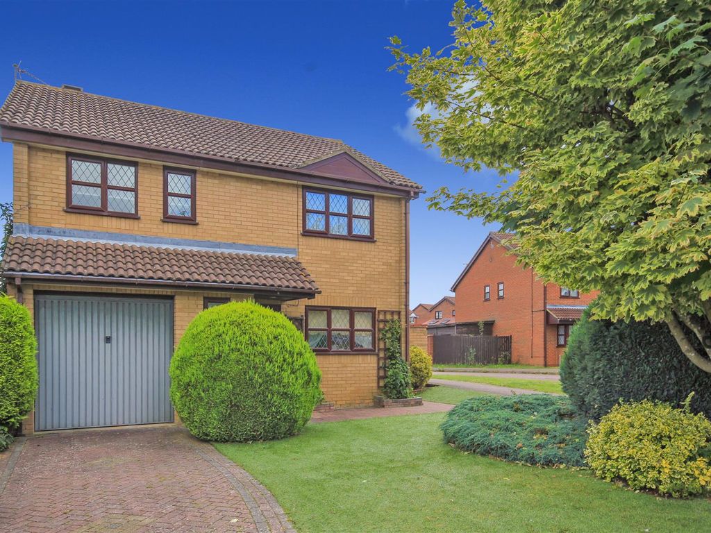 4 bed detached house for sale in Swale Drive, Wellingborough NN8, £