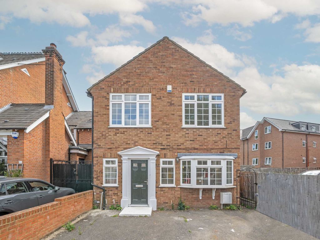 3 bed property to rent in Fassett Road, Kingston Upon Thames KT1, £