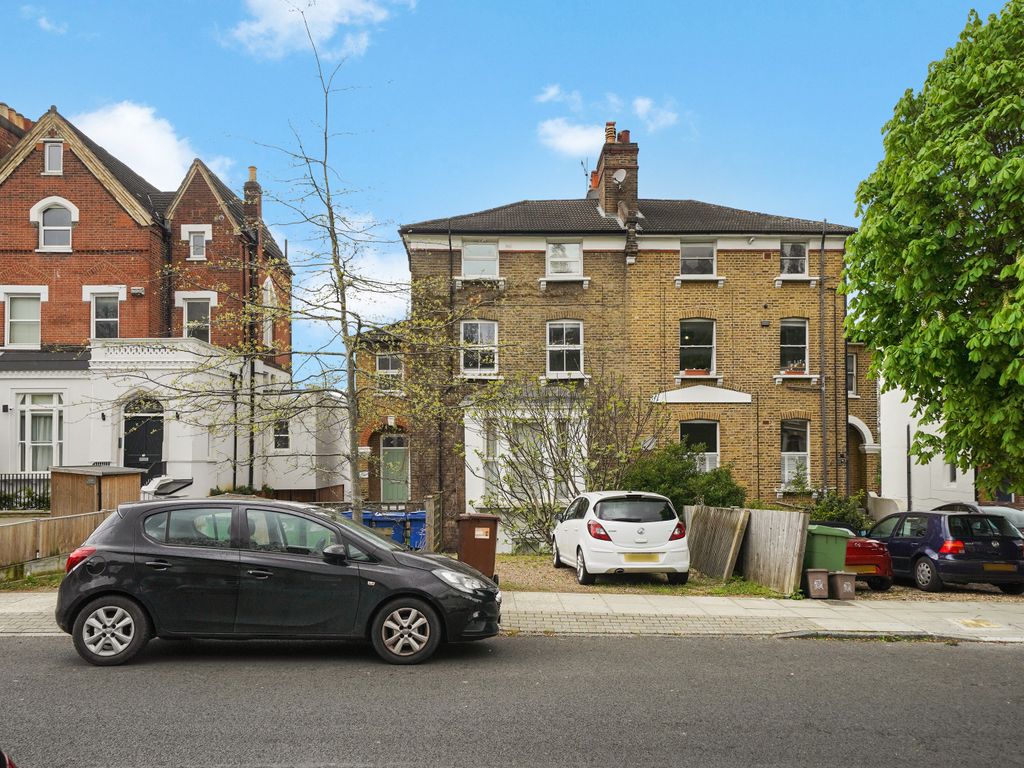 1 bed flat for sale in Wood Vale, Forest Hill, London SE23, £295,000