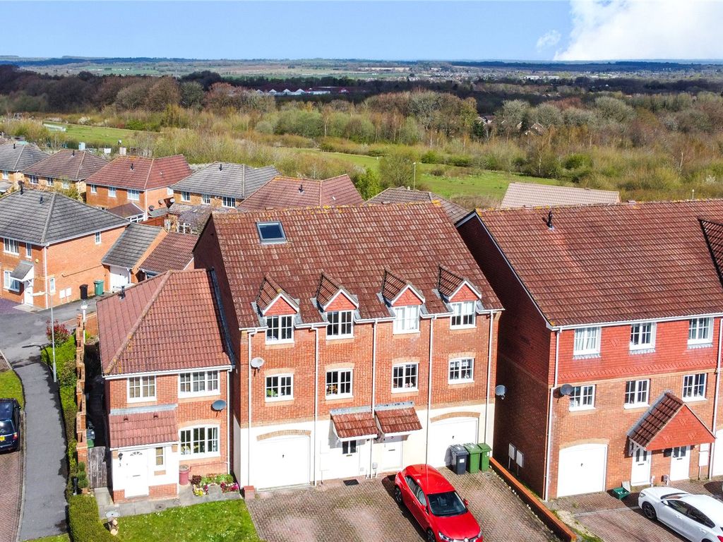 5 bed terraced house for sale in Gleneagles Close, Beggarwood