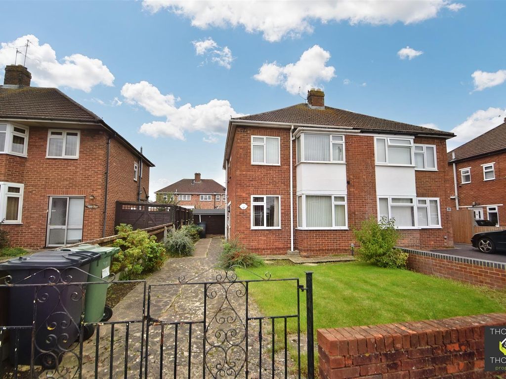 3 bed semidetached house to rent in Park Avenue, Longlevens