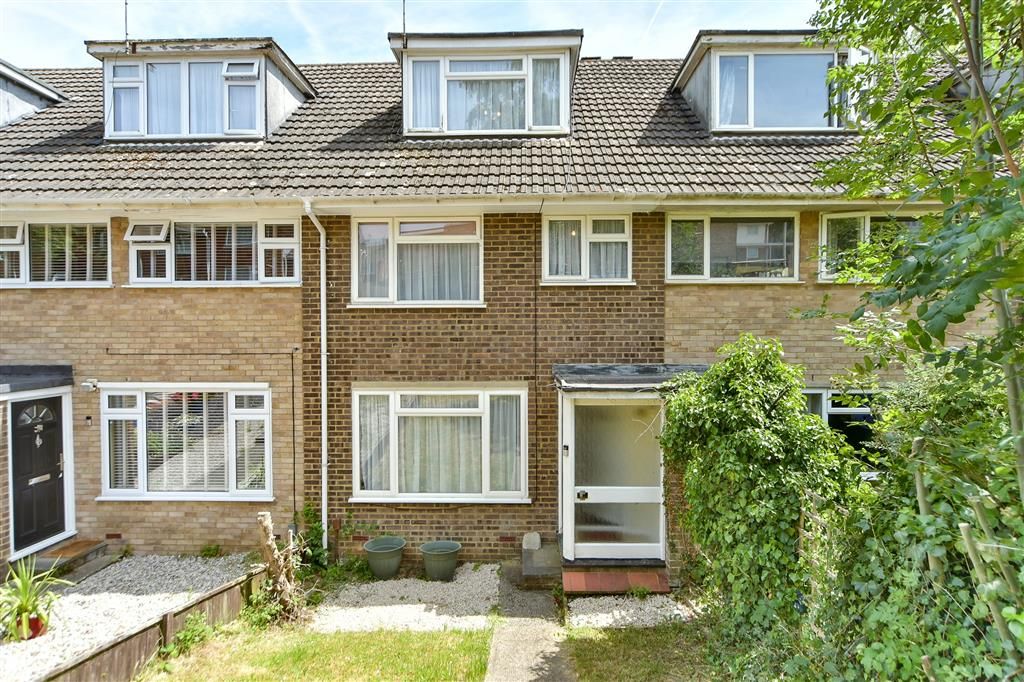 4 bed town house for sale in Sutherland Gardens, Rainham, Gillingham