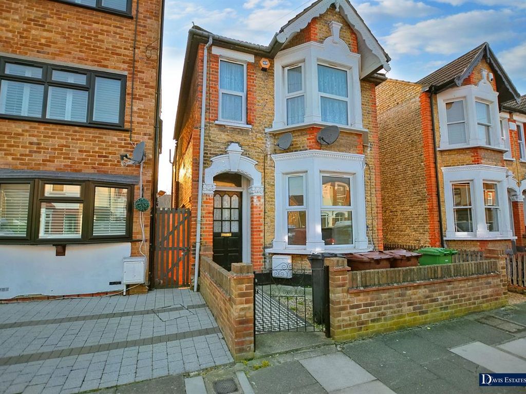 4 bed detached house for sale in Whalebone Avenue, Chadwell Heath