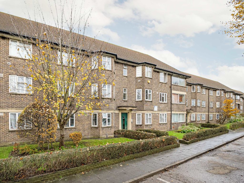 2 bed flat for sale in Great West Road, Hounslow TW5, £319,950 Zoopla