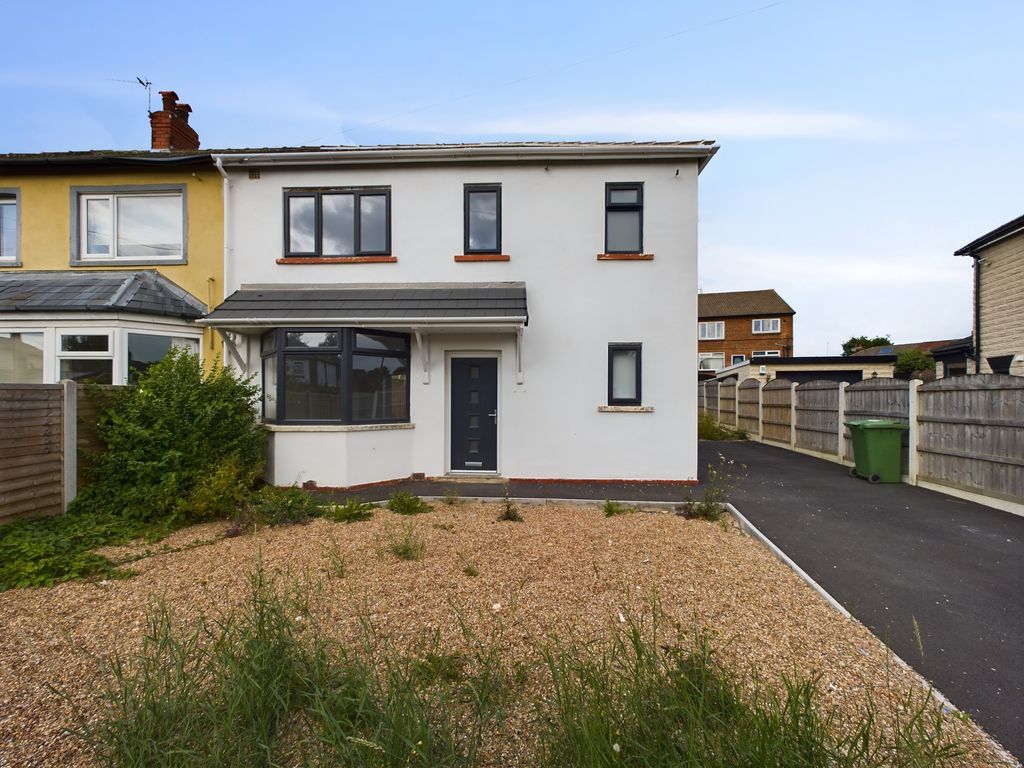 3 bed semidetached house for sale in Broadway, Leeds LS15, £260,000