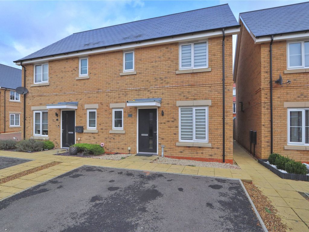 3 bed semidetached house for sale in Jacob Grove, Whitehouse, Milton