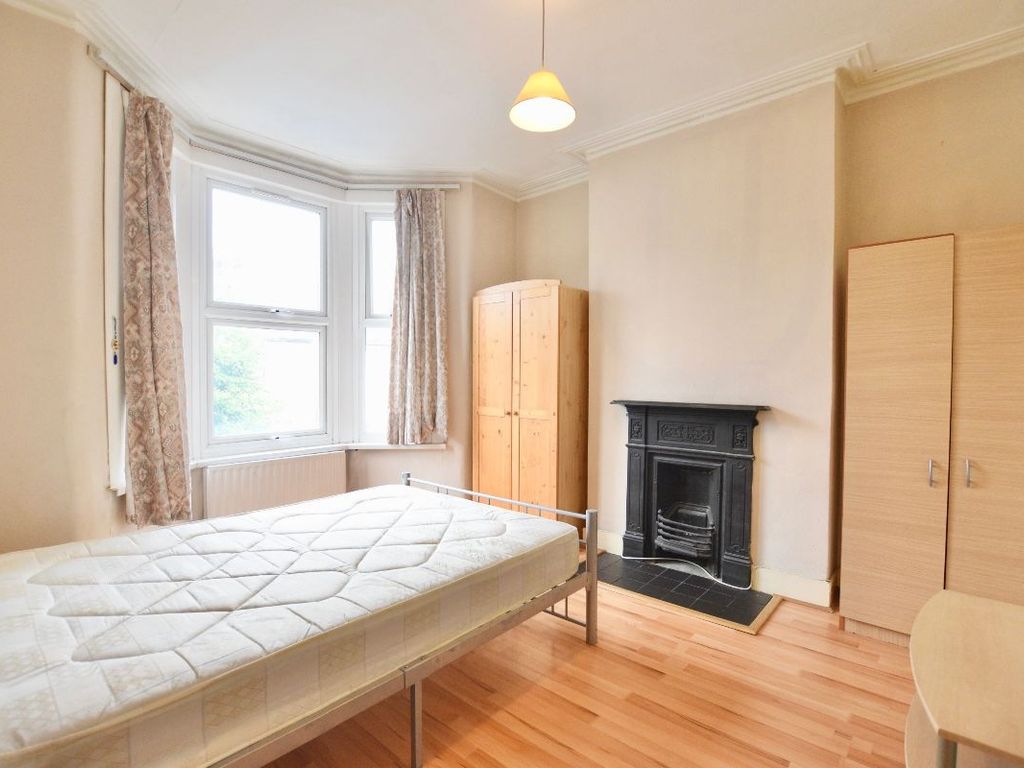2 bed for sale in Caulfield Road, London E6 Zoopla