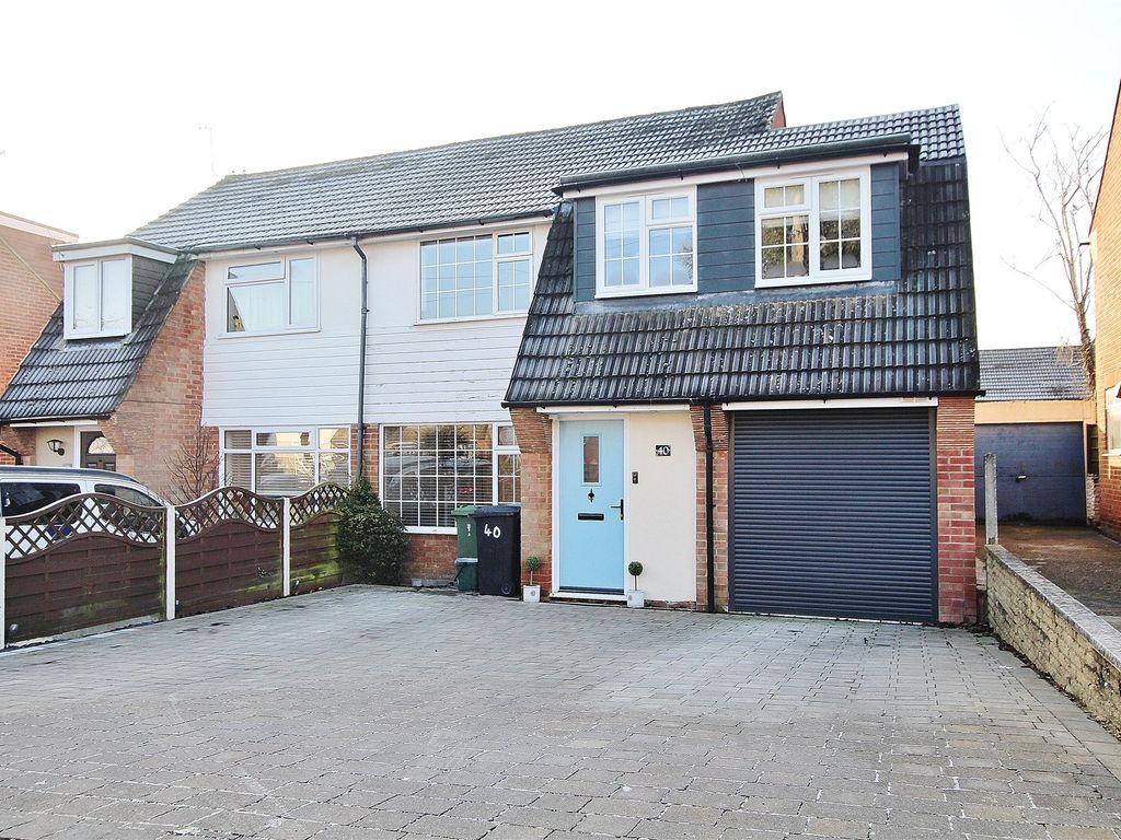 3 bed semidetached house for sale in Knaphill, Woking, Surrey GU21