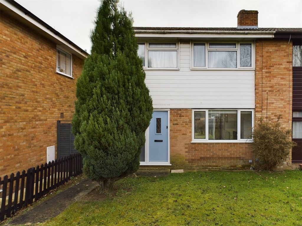 3 bed semidetached house for sale in Stonechat Avenue, Abbeydale