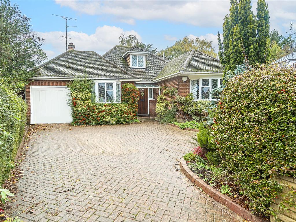 3 bed detached house for sale in Grasmere Avenue, Harpenden AL5 Zoopla