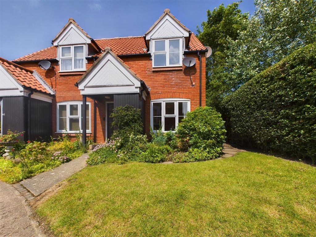 2 bed cottage for sale in Ashdown Court, Cromer NR27, £215,000 Zoopla