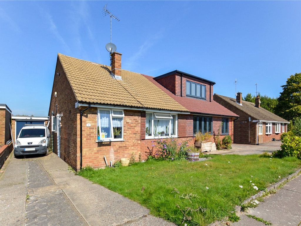 2 bed bungalow for sale in Derwent Drive, Dunstable, Bedfordshire LU6, £325,000 Zoopla