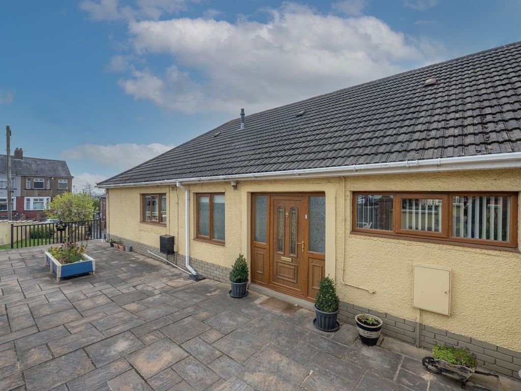 4 bed semidetached house for sale in Beechdale Road, Newport NP19 Zoopla