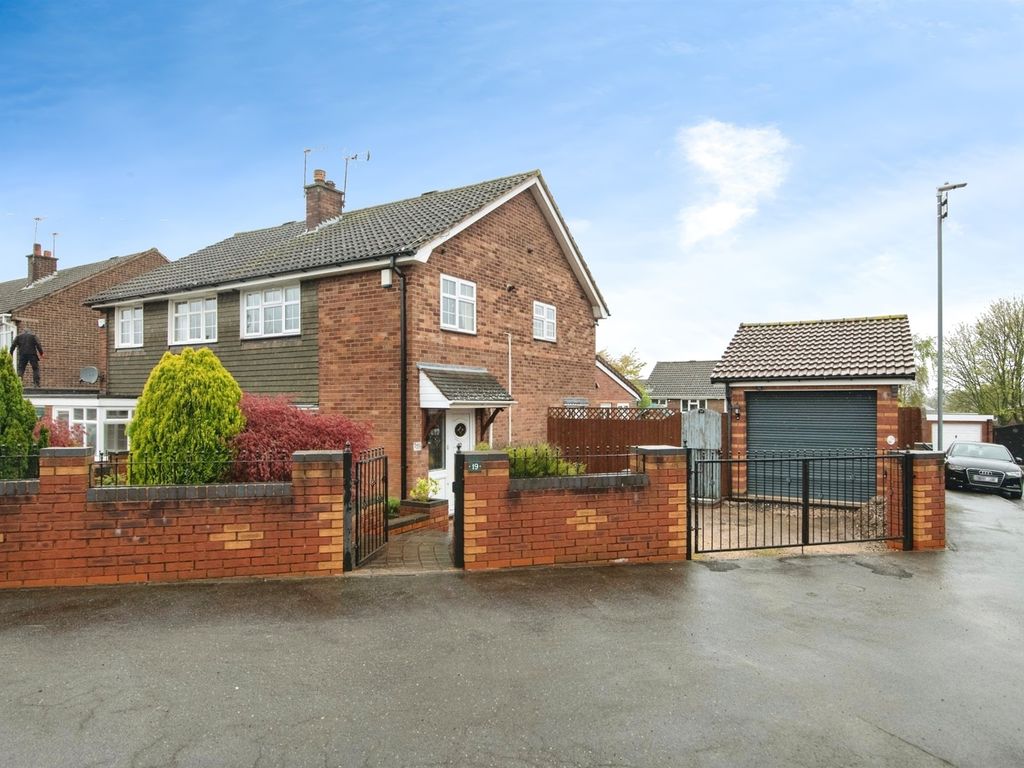 3 bed semidetached house for sale in Melbourne Close, Hill Top, West