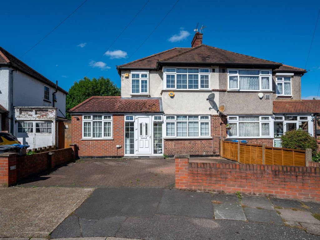 4 bed semidetached house to rent in Woodfield Gardens, New Malden KT3