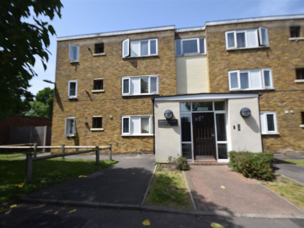 3 bed flat to rent in Kneller Road, Whitton, Twickenham TW2 Zoopla