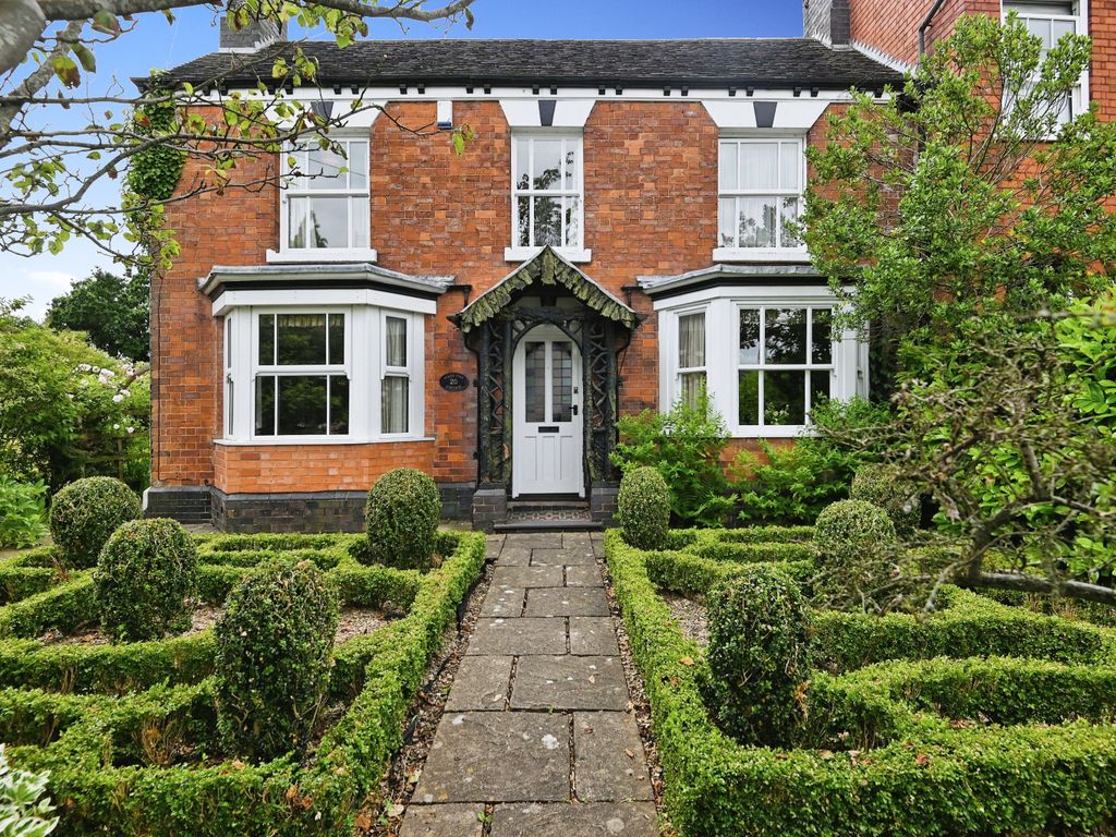 3 bed linkdetached house for sale in Lutterworth Road, Burbage