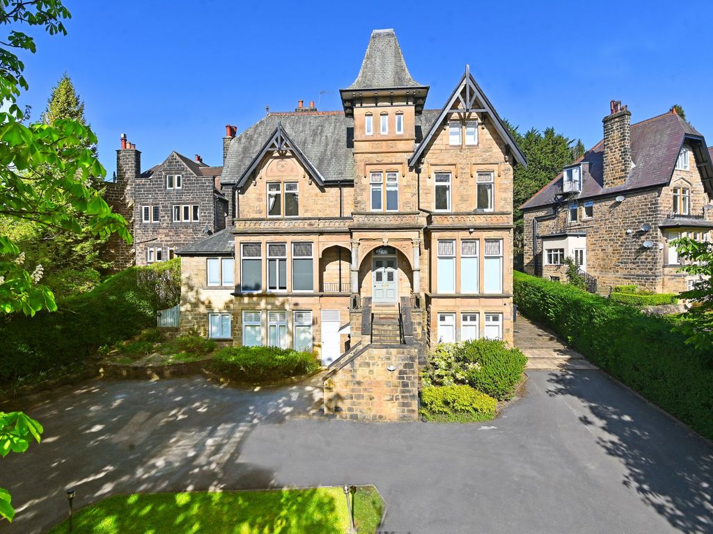 4 bed flat for sale in Windsor Court, Clarence Drive, Harrogate HG1