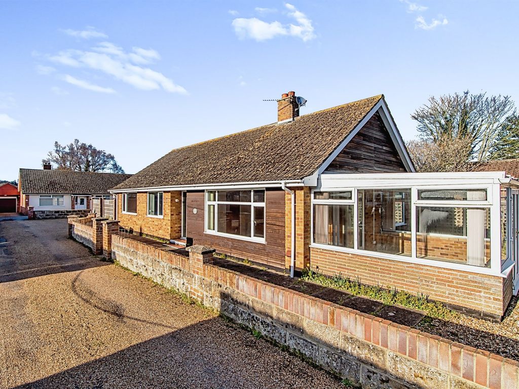 4 bed detached bungalow for sale in Loddon Road, Ditchingham, Bungay