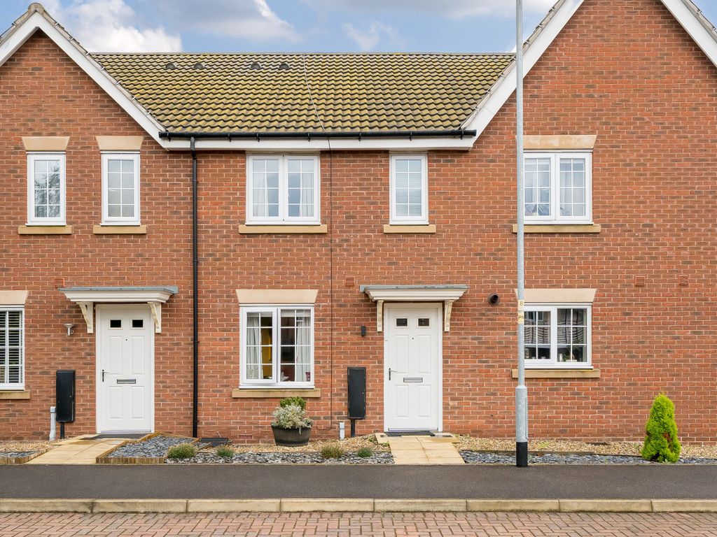 3 bed terraced house for sale in Bradley Drive, Grantham, Lincolnshire