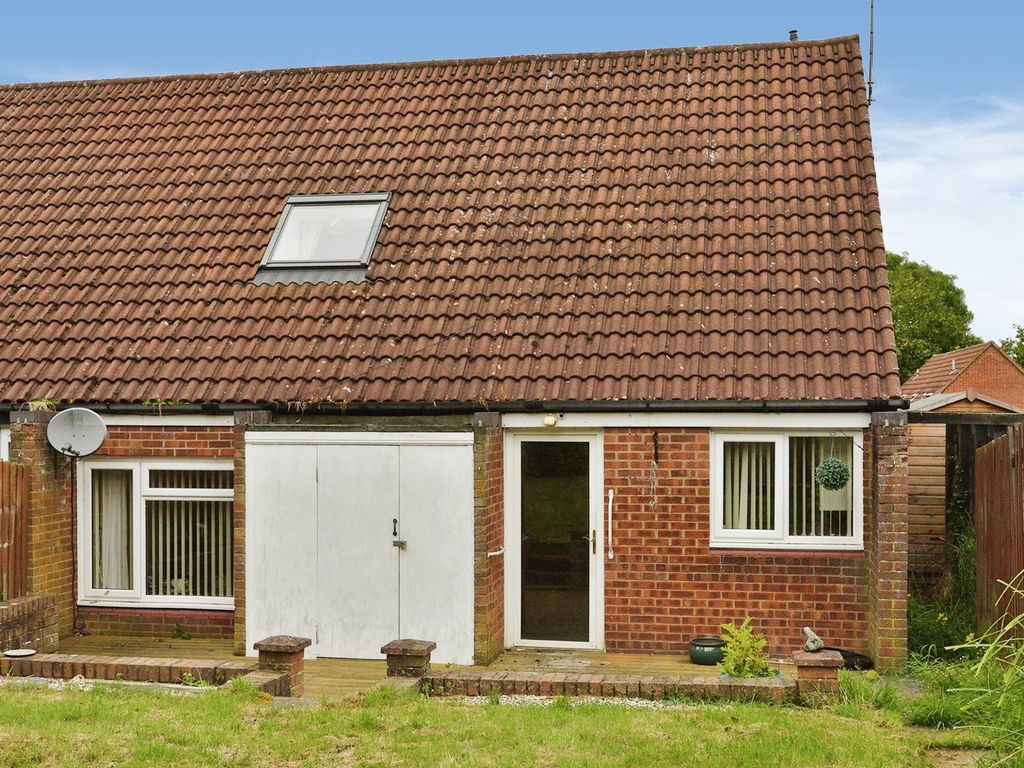 3 bed end terrace house for sale in Langcliffe Drive, Heelands, Milton