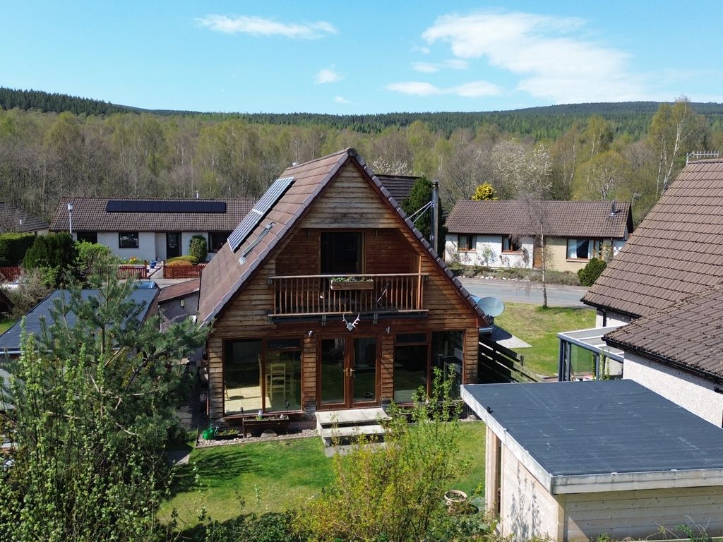 4 bed detached house for sale in Strathspey Avenue, Aviemore PH22, £