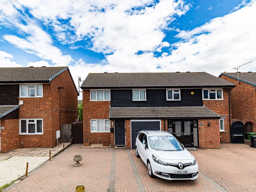 3 bed semidetached house for sale in Copperfields Way, Romford RM3, £