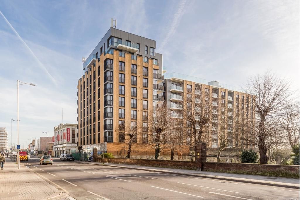 2 bed flat to rent in Charter House, 450 High Road, Ilford, Essex IG1