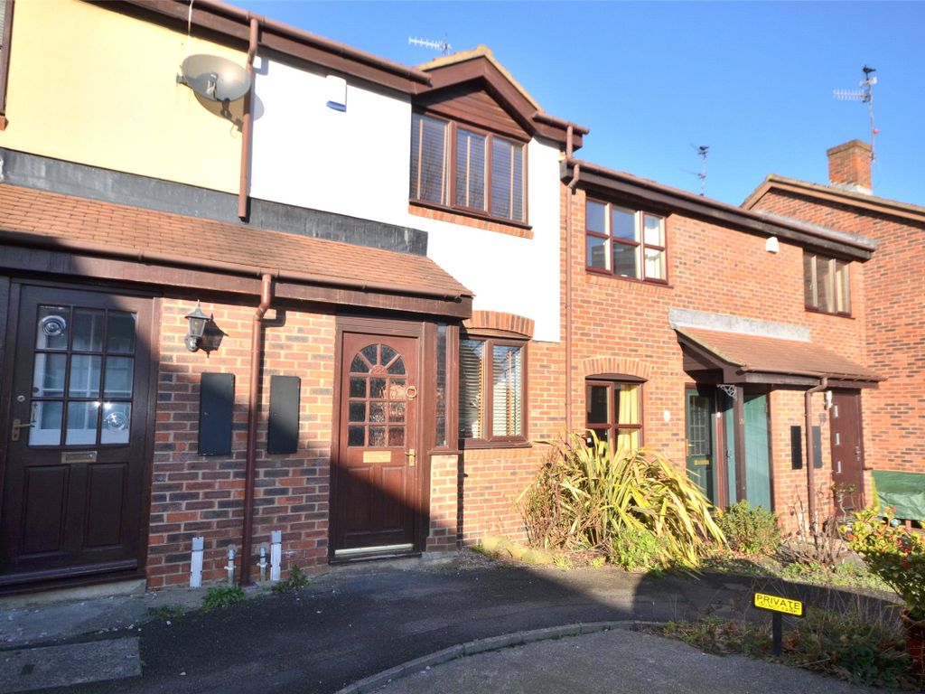 2 bed terraced house to rent in Hunters Place, Spital Tongues