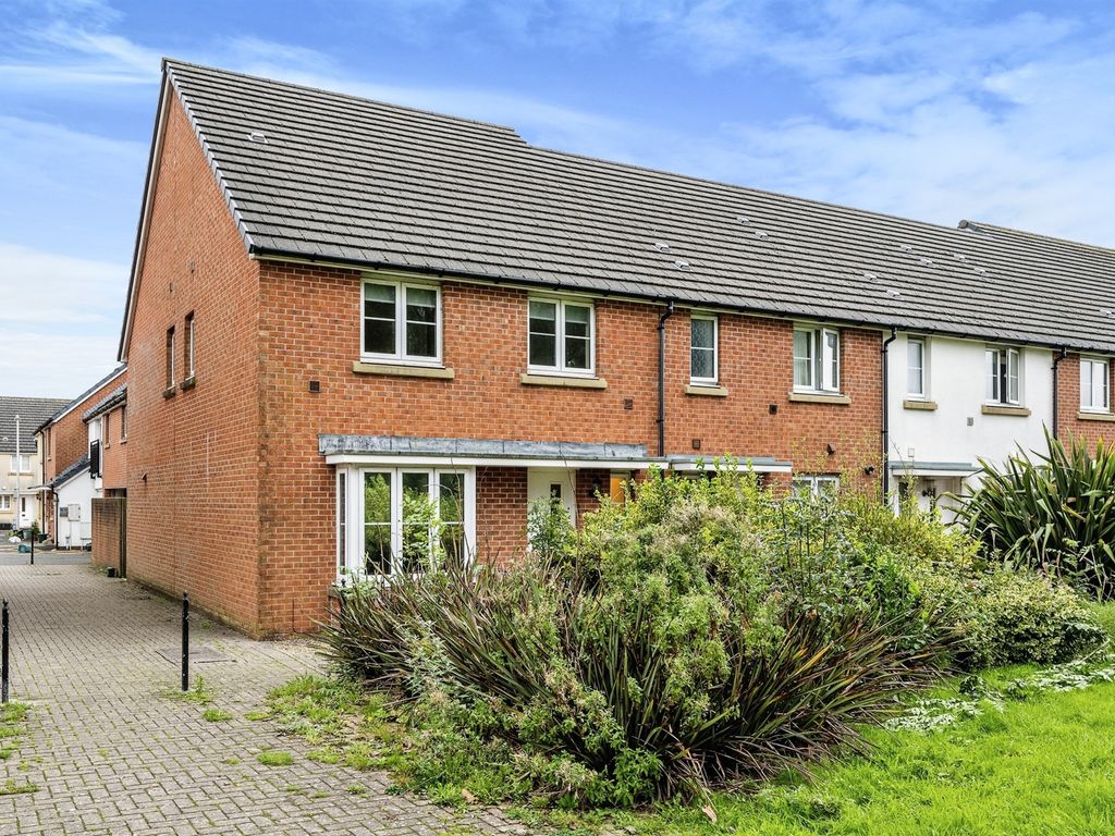 4 bed end terrace house for sale in New Cut Road, Swansea SA1, £230,000