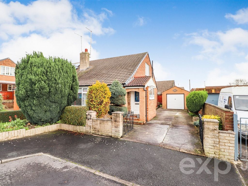 4 bed semidetached bungalow for sale in Ridgestone Avenue, Hemsworth
