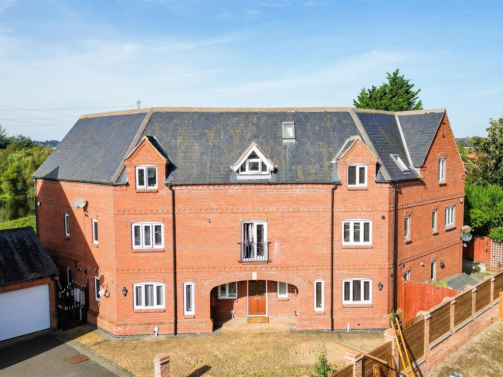 3 bed end terrace house for sale in Bell Lane, Wilford, Nottinghamshire