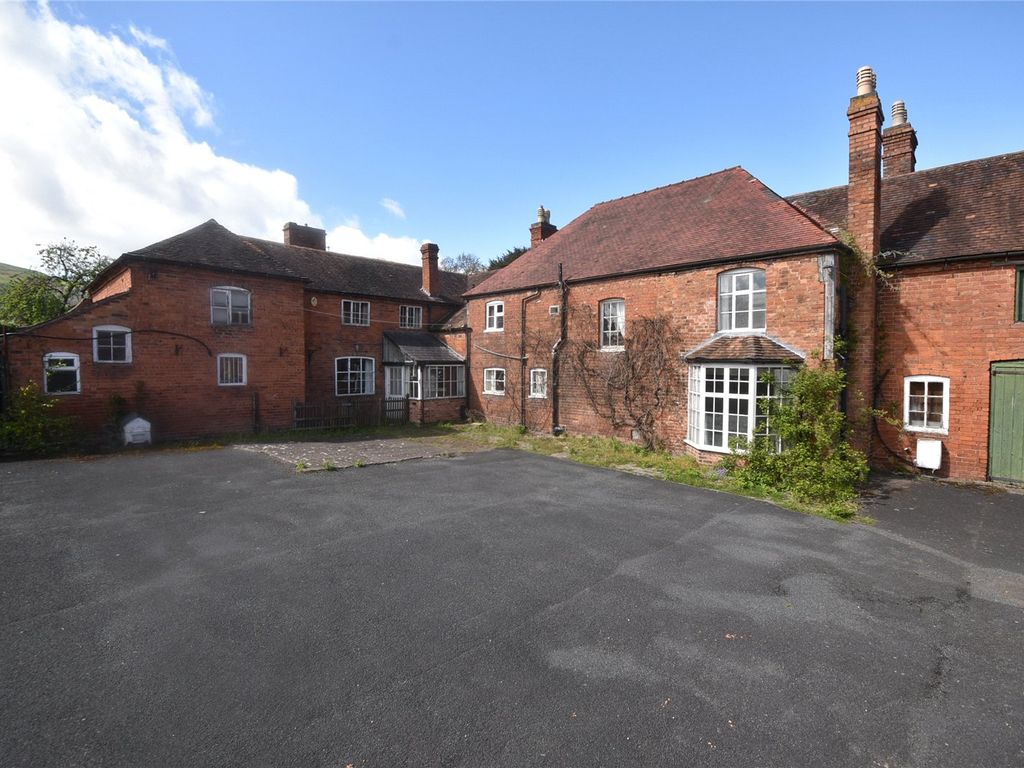 7 bed link detached house for sale in Guarlford Road, Malvern