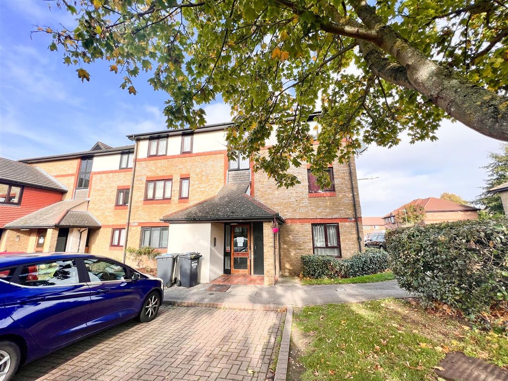 Studio for sale in Louvain Road, Greenhithe DA9 Zoopla
